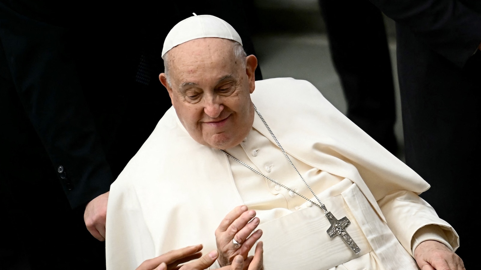 pope-francis-arm-injury-fall