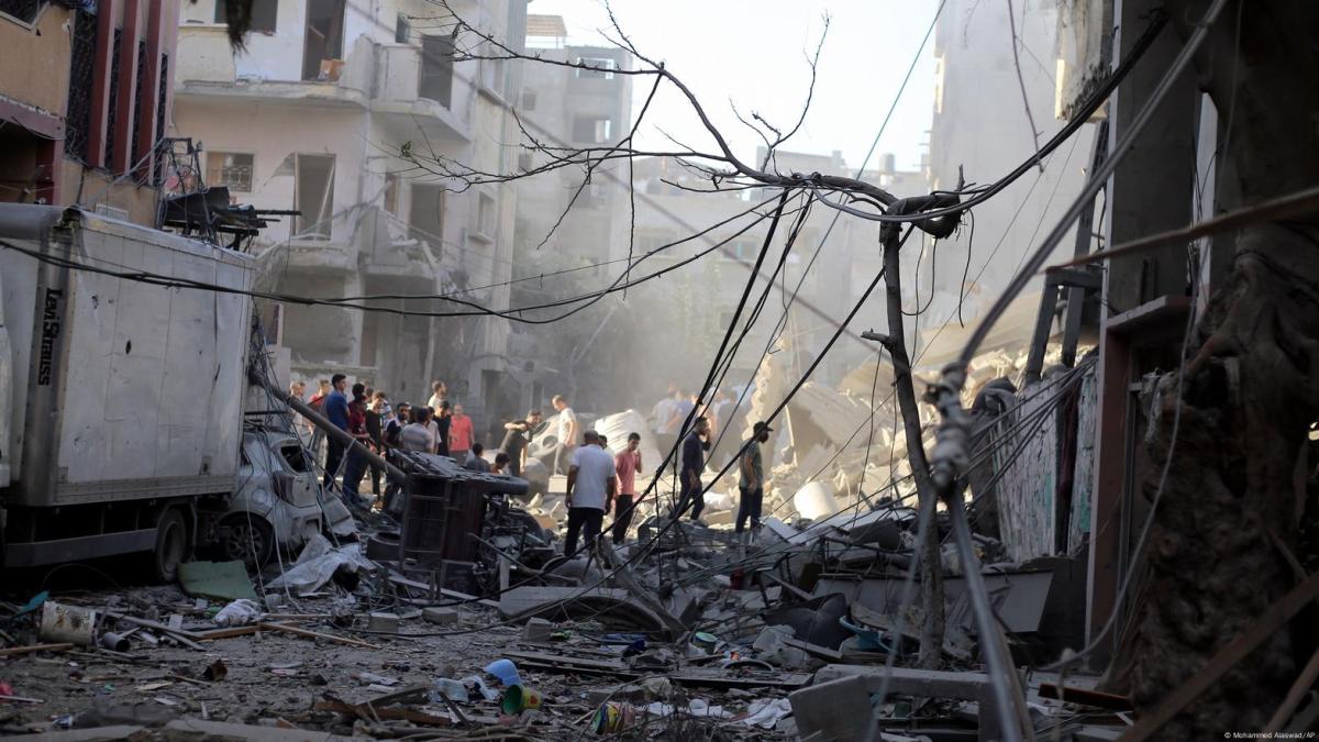 gaza-airstrikes-humanitarian-crisis