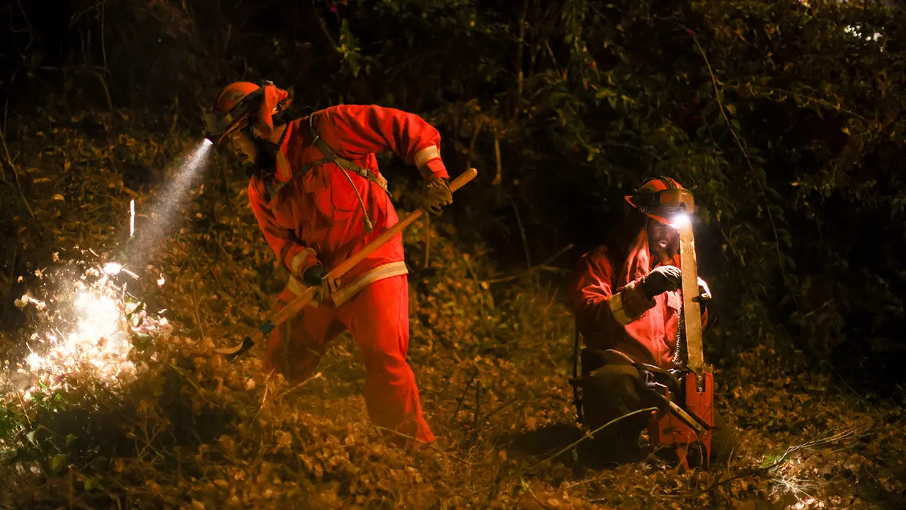 la-teen-volunteers-fire-chief-warning