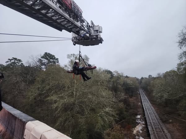 tallahassee-overpass-jump-critical-condition