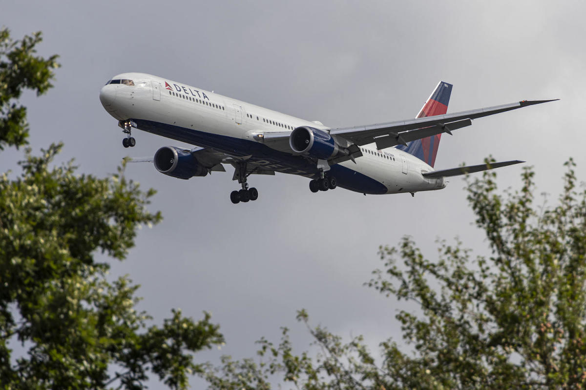 delta-flight-emergency-landing-haze-atlanta