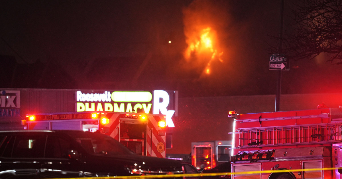 plane-crash-philadelphia-mall