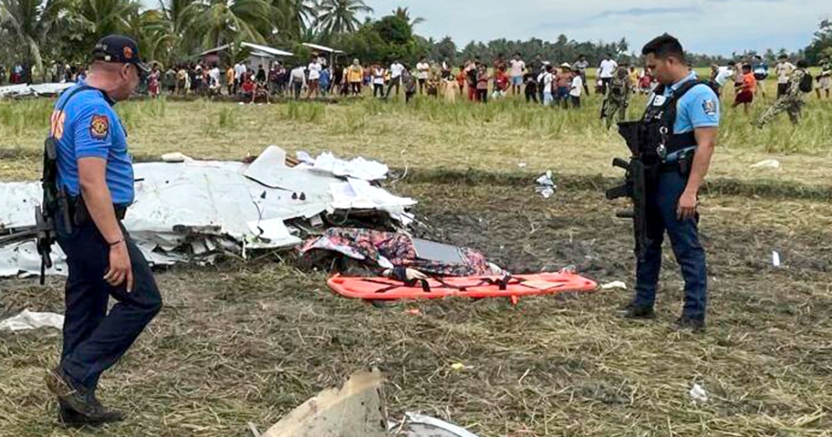 plane-crash-us-service-member-contractors-philippines