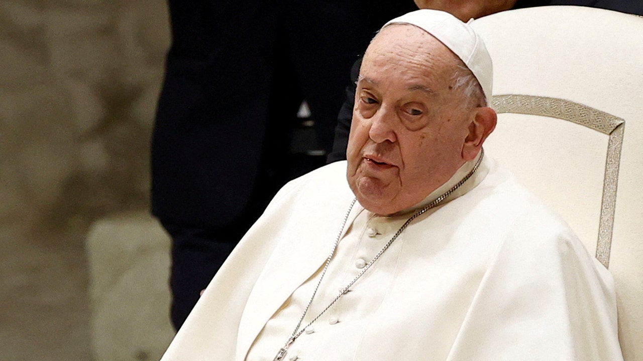 pope-francis-health-pneumonia