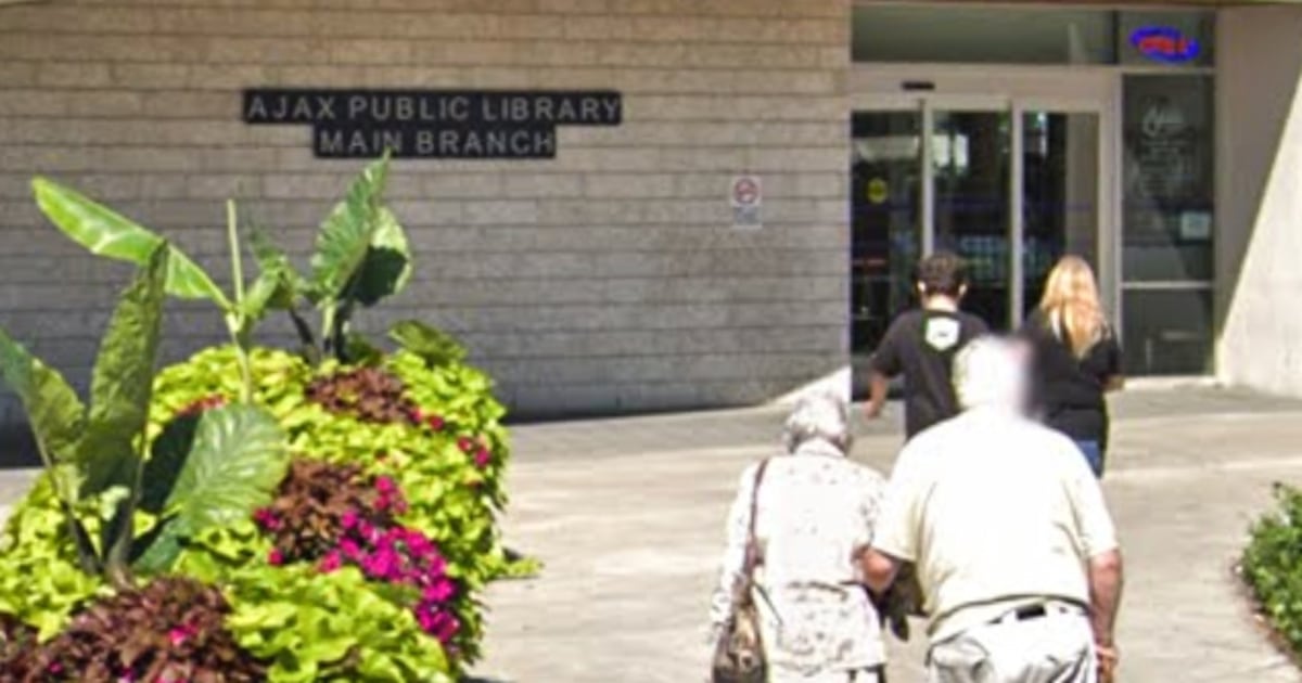 muslim-woman-library-attack