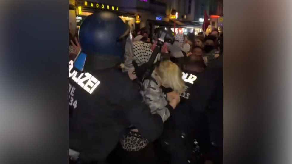 womens-day-rally-germany-police