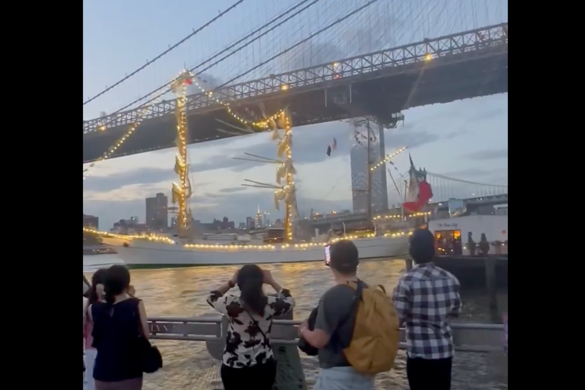 brooklyn-bridge-ship-collision